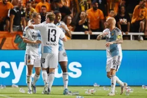 AΠΟΕΛ - Djurgårdens: Πήγε για ΘΡΥΛΙΚΗ ανατροπή, έμεινε... στα μισά (φώτος)