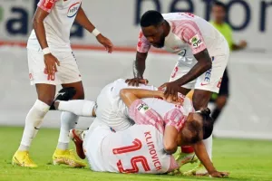 Καρμιώτισσα - Νέα Σαλαμίνα: Πρεμιέρα με το… δεξί με ερυθρόλευκες γκολάρες! (φώτος)