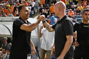 ΑΠΟΕΛ - Πάφος: Έβαλαν από ένα γκολ, ξεκίνησαν με "Χ" (φώτος)
