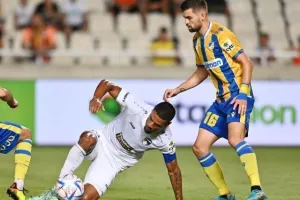 ΑΠΟΕΛ - Πάφος: Έβαλαν από ένα γκολ, ξεκίνησαν με "Χ" (φώτος)