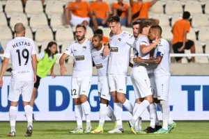 ΑΠΟΕΛ - Πάφος: Έβαλαν από ένα γκολ, ξεκίνησαν με "Χ" (φώτος)
