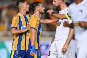 ΑΠΟΕΛ - Πάφος: Έβαλαν από ένα γκολ, ξεκίνησαν με "Χ" (φώτος)