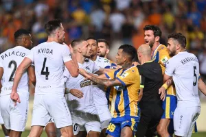 ΑΠΟΕΛ - Πάφος: Έβαλαν από ένα γκολ, ξεκίνησαν με "Χ" (φώτος)