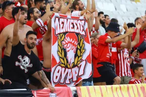 ΦΩΤΟΣ/Στα... κόκκινα η Βόρεια