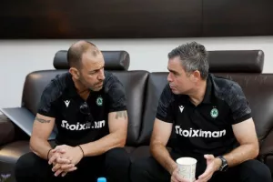 Πλούσιο φωτορεπορτάζ από το αεροδρόμιο - Αναχωρεί η Ομόνοια 
