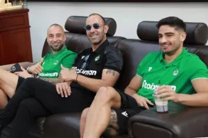 Πλούσιο φωτορεπορτάζ από το αεροδρόμιο - Αναχωρεί η Ομόνοια 
