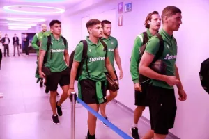 Η άφιξη του "τριφυλλιού" στην Ghelamco Arena (φώτος)