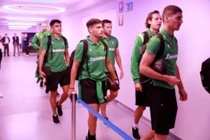 Η άφιξη του "τριφυλλιού" στην Ghelamco Arena (φώτος)