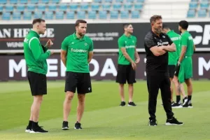 Η άφιξη του "τριφυλλιού" στην Ghelamco Arena (φώτος)