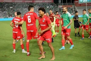 ΦΩΤΟΣ/Πάρτι στ' αποδυτήρια της Ομόνοιας!