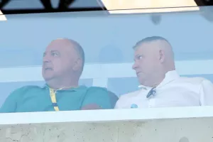 Με Ντουμπόφ στα επίσημα ο Καραπατάκης! 