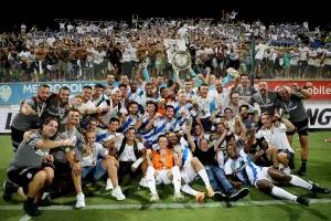 Απόλλων: Η απονομή στους σούπερ... πρωταθλητές! (βίντεο/φώτος)
