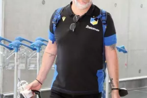Στο αεροδρόμιο η αποστολή του ΑΠΟΕΛ (Φώτος/Βίντεο)