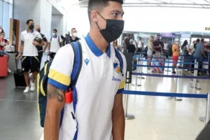 Στο αεροδρόμιο η αποστολή του ΑΠΟΕΛ (Φώτος/Βίντεο)