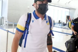 Στο αεροδρόμιο η αποστολή του ΑΠΟΕΛ (Φώτος/Βίντεο)