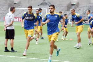 Πάρης και... Ντβάλι
