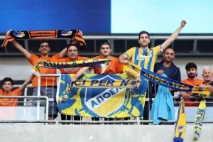 ΑΠΟΕΛ: Πορτοκαλί χρώμα στην Tele2 Arena (φώτος)