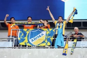 ΑΠΟΕΛ: Πορτοκαλί χρώμα στην Tele2 Arena (φώτος)