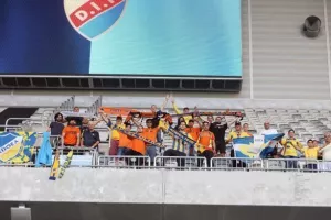 ΑΠΟΕΛ: Πορτοκαλί χρώμα στην Tele2 Arena (φώτος)
