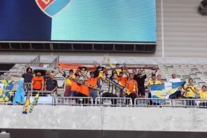 ΑΠΟΕΛ: Πορτοκαλί χρώμα στην Tele2 Arena (φώτος)