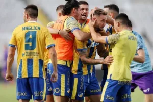 AΠΟΕΛ - Djurgårdens: Πήγε για ΘΡΥΛΙΚΗ ανατροπή, έμεινε... στα μισά (φώτος)