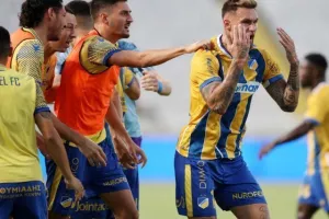 AΠΟΕΛ - Djurgårdens: Πήγε για ΘΡΥΛΙΚΗ ανατροπή, έμεινε... στα μισά (φώτος)