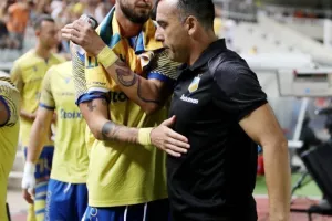 ΑΠΟΕΛ - Πάφος: Έβαλαν από ένα γκολ, ξεκίνησαν με "Χ" (φώτος)