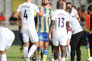 ΑΠΟΕΛ - Πάφος: Έβαλαν από ένα γκολ, ξεκίνησαν με "Χ" (φώτος)