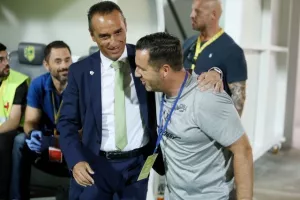 ΑΕΚ-Δόξα: Κόλλησε... και γκέλαρε! (φώτος)