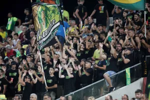 (Φωτορεπορτάζ) Oι ΑΕΚτζήδες στην ΑΡΕΝΑ 
