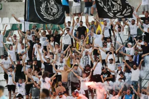 Στην "κυκλοφορία" τα "χαρτάκια" με Δόξα