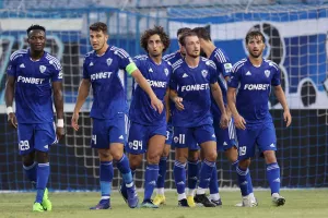9 από τους 22!