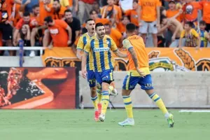 AΠΟΕΛ - Djurgårdens: Πήγε για ΘΡΥΛΙΚΗ ανατροπή, έμεινε... στα μισά (φώτος)