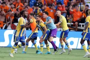 AΠΟΕΛ - Djurgårdens: Πήγε για ΘΡΥΛΙΚΗ ανατροπή, έμεινε... στα μισά (φώτος)