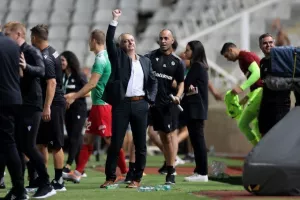 ΦΩΤΟΣ/Πάρτι στ' αποδυτήρια της Ομόνοιας!