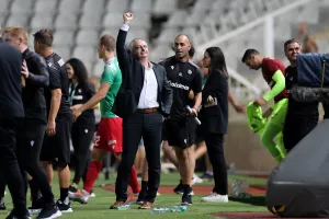 Γροθιά και αγκαλιά/Ταραπουλούζης