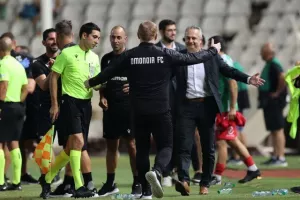 ΦΩΤΟΣ/Πάρτι στ' αποδυτήρια της Ομόνοιας!