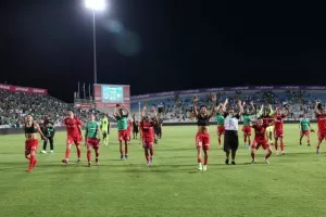 ΦΩΤΟΣ/Πάρτι στ' αποδυτήρια της Ομόνοιας!