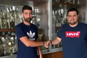 Ανακοίνωσε Σαχακιάν