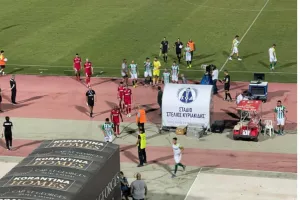 Ακρίτας/Ζεστό χειροκρότημα στο ημίχρονο (βίντεο)