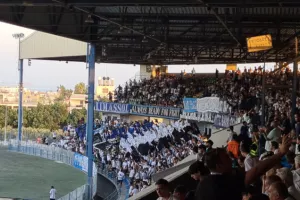 Η υποδοχή της Θύρας 1 στους παίκτες του Απόλλωνα (βίντεο/φώτος)