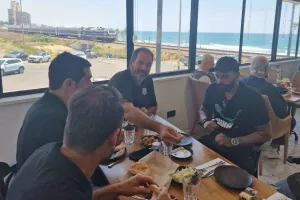 Απόλλων/Γεύμα στους δημοσιογράφους (Φώτος)