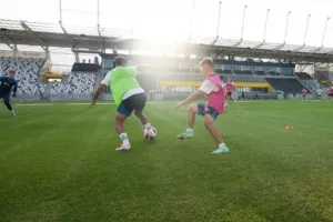 Ενδιαφέρει ΑΕΚ/ Προπόνηση… στην Košice Football Arena (Φώτος)