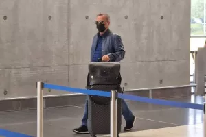 Στο αεροδρόμιο η αποστολή του ΑΠΟΕΛ (Φώτος/Βίντεο)