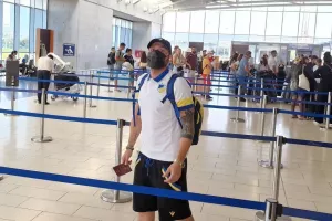Στο αεροδρόμιο η αποστολή του ΑΠΟΕΛ (Φώτος/Βίντεο)
