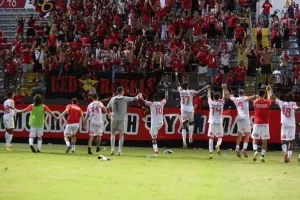 Ερυθρόλευκες καλημέρες!