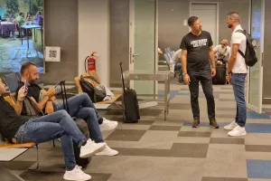 Ώρα 04:00/ Πέταξε... για την επιστροφή ο Απόλλωνας (Φώτος)
