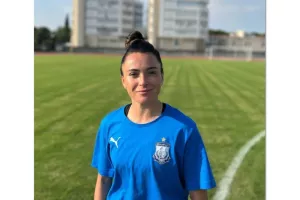 Ντύθηκε στα ΜΠΛΕ και ανακοινώθηκε