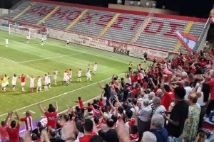 ΦΩΤΟΣ-ΒΙΝΤΕΟ / Όλο το γήπεδο ''Όλε-Όλε'' και... ''Χώμα που περπάτησα''