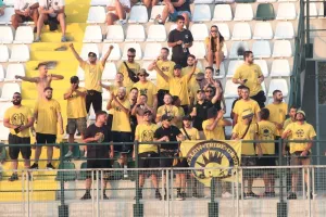 Οι οργανωμένοι της ΑΕΛ στην Περιστερώνα (φώτος/βίντεο)